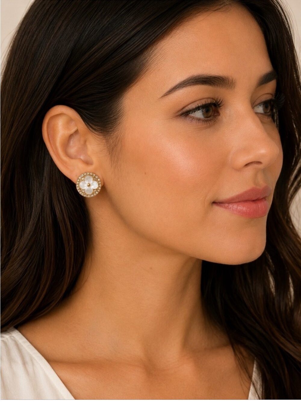 Classic Floral Crystal Circle Stud Earrings in White and Gold